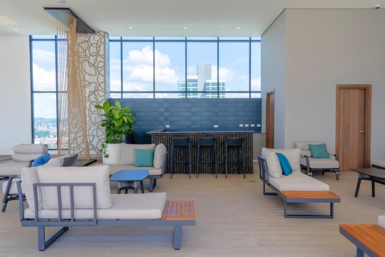 Deluxe Loft with Ocean and Park View *